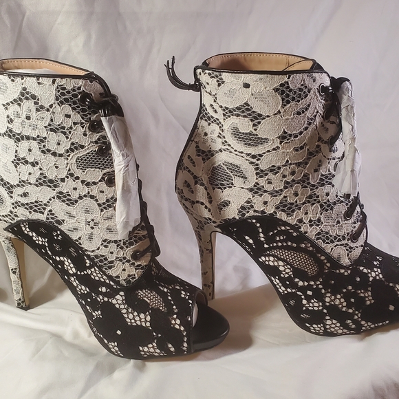JustFab Shoes - JustFab Black and White Lace Heels